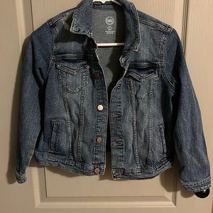 Lighter colored Jean jacket! Perfect condition, have been worn 2-4 times!